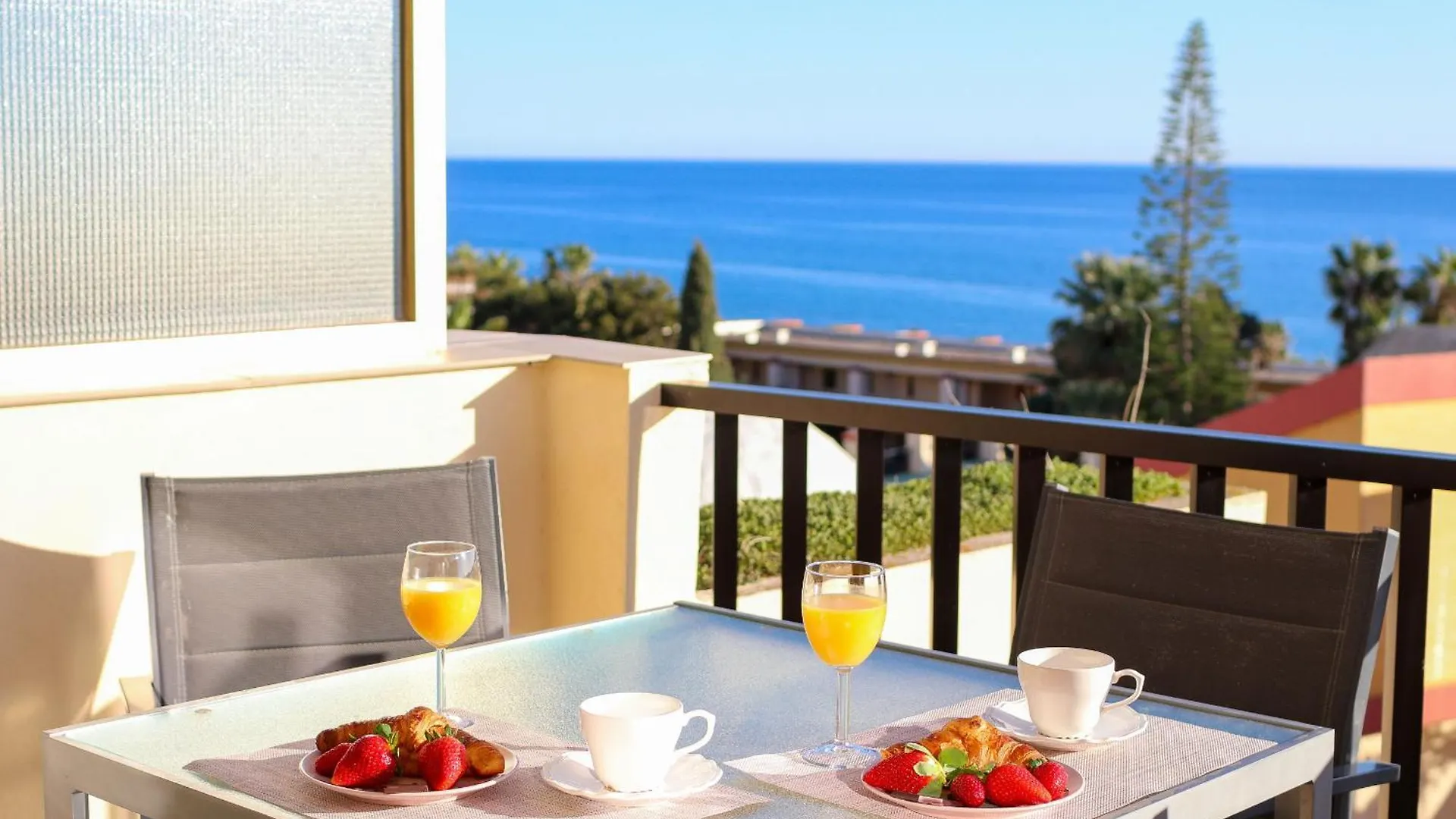 Romana Playa Apartment By The Beach Marbella