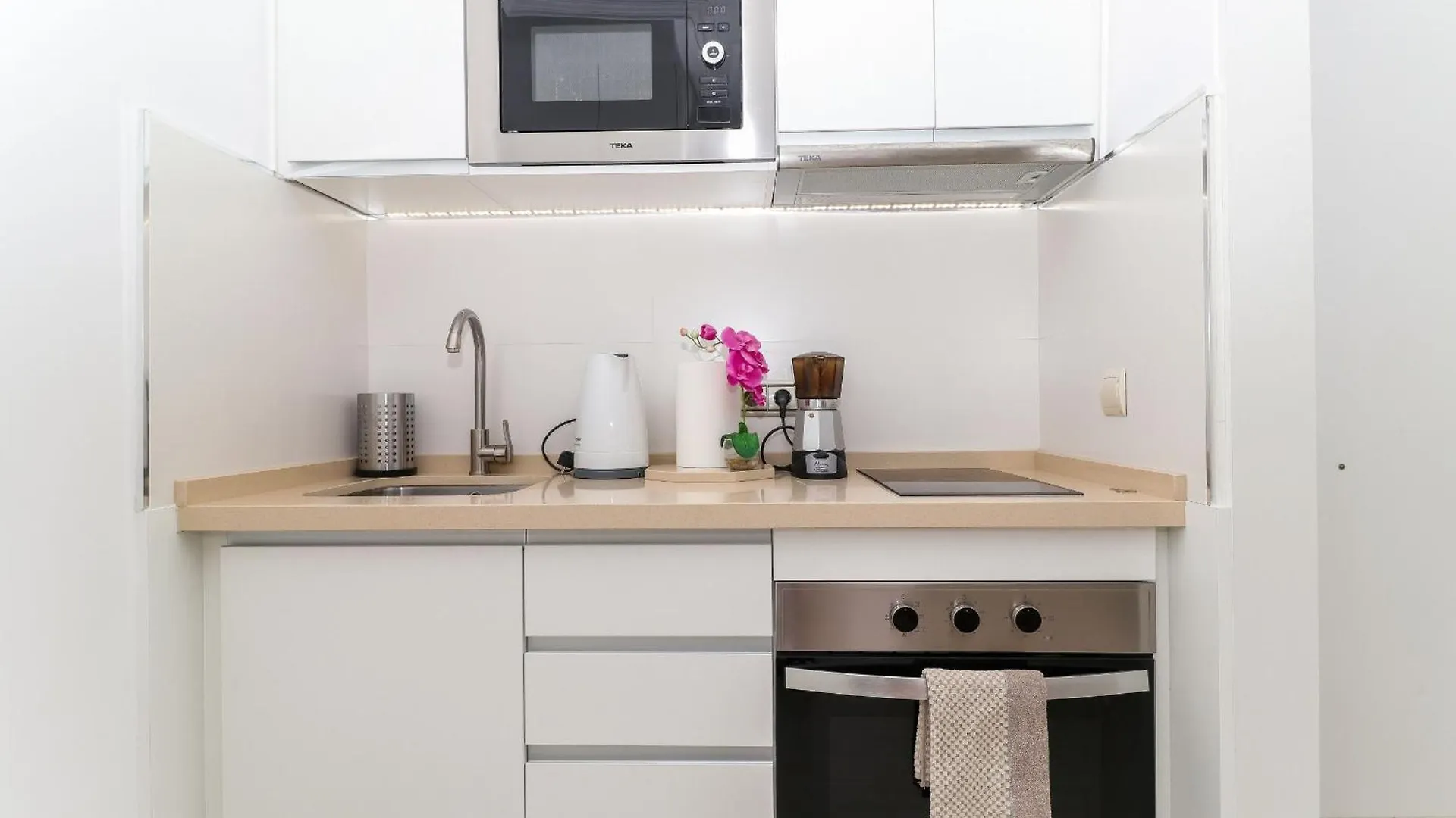Romana Playa Apartment By The Beach ماربيا إسبانيا